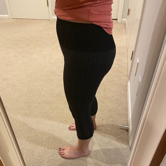 Lululemon In The Flow Crop Heathered Deep Coal 4 - Picture 3 of 10